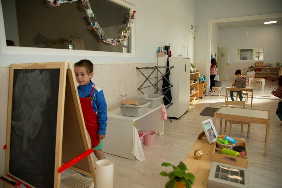 niño en el aula niño en el aula